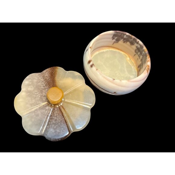 Vintage Marble Scalloped Edge Shell Lidded Mini Trinket Box - Picture 2 of 3